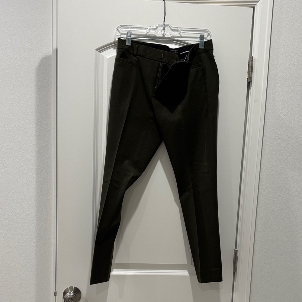 Banana republic olive green women’s dress pants- curvy fit